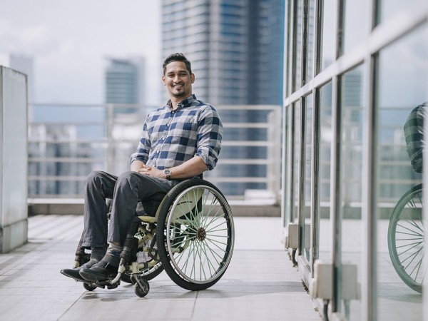https://www.ablenow.com/uploads/articles/Man_in_wheelchair_looking_at_camera_smiling-blog-min.jpg