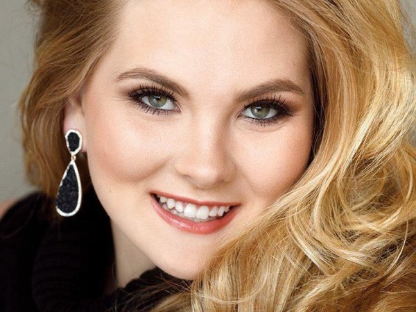 Hallie_Hovey-Murray.jpg_v0_0_1-min_.jpg